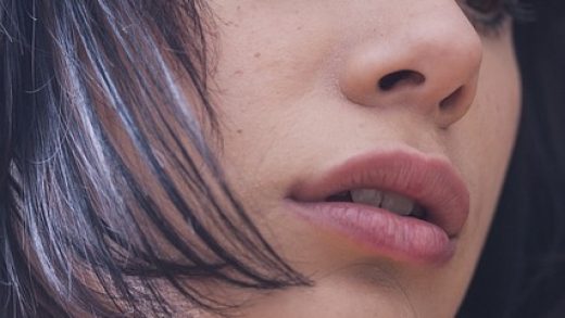 Hangi makyaj ürünleri ince dudakları dolgun gösterir?